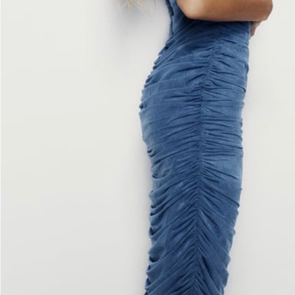 ASYMMETRICAL GATHERED FITTED ORGANZA DRESS
Size Med - Picture 5 of 6